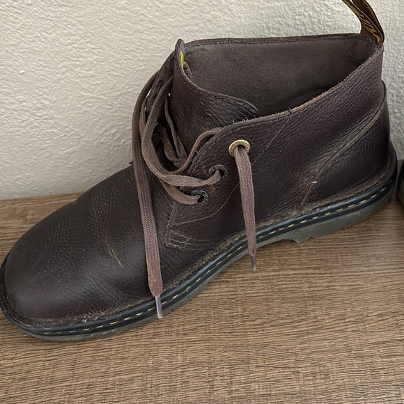 Dr Martens Docs Sussex 3 Eye Boots Chukka Leather
Dr. Martens Size 9 Brown - Picture 9 of 10